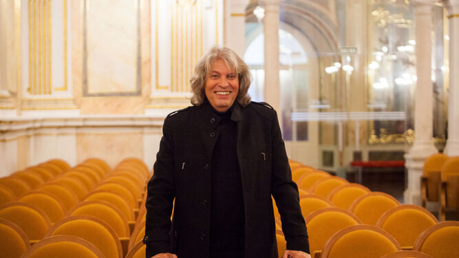 José Mercé, ayer, en la Sala María Cristina de la Fundación Unicaja, antes de la presentación de su nuevo espectáculo.