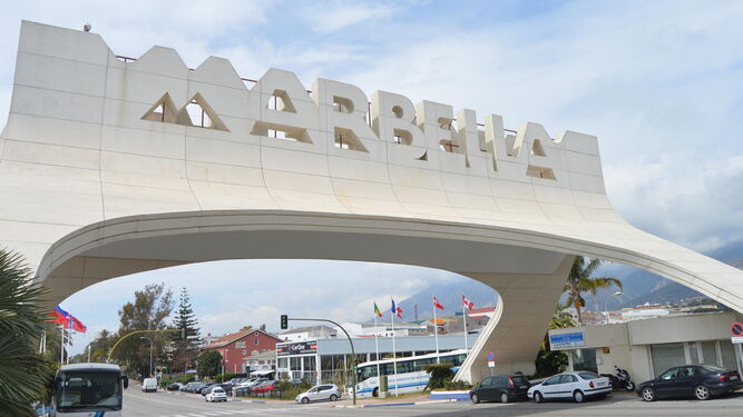 Arco de entrada a la ciudad de Marbella.