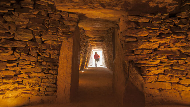 Interior del dolmen de El Romeral, que se encuentra en un enclave diferente a Menga y Viera.