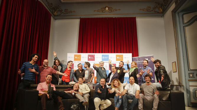 Autores teatrales andaluces, ayer, minutos antes de la reunión en el Salón Rossini del Teatro Cervantes.