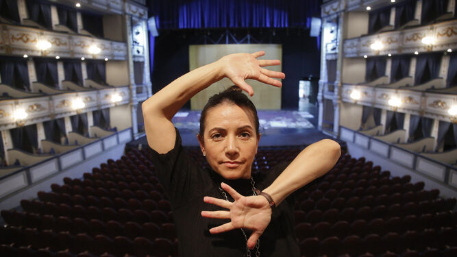 La bailaora y coreógrafa Eva Yerbabuena, ayer, en el palco del Teatro Cervantes.