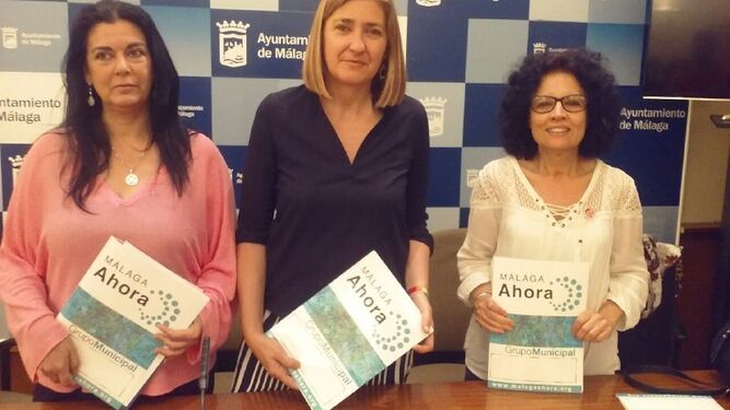 Rosa Galindo, Ysabel Torralbo e Isabel Jiménez, ayer en rueda de prensa. Debajo, su ex compañero Juan José Espinosa.