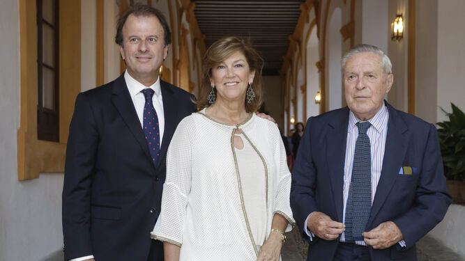 Ignacio Osborne, presidente de Osborne; Flavia Milans del Bosch y el abogado del Estado José Ramón del Río.