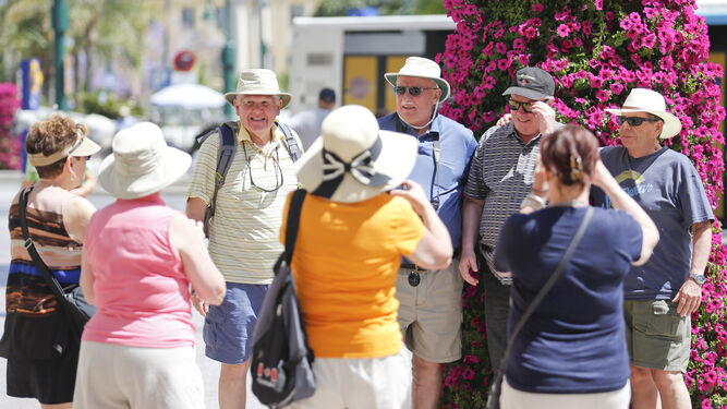 Turistas en un reciente día de calor en la capital.