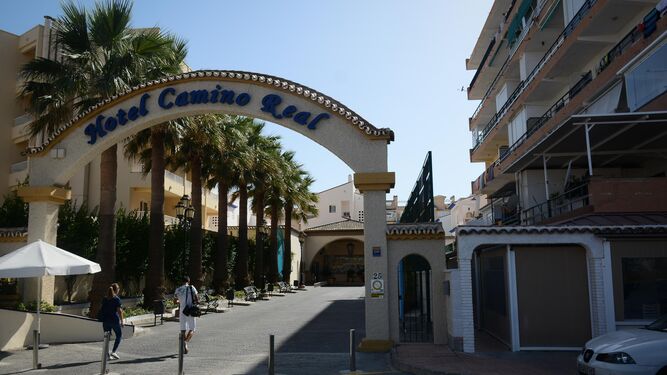 La entrada al hotel Camino Real.