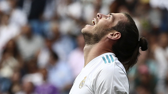 Bale, con gesto de frustración.