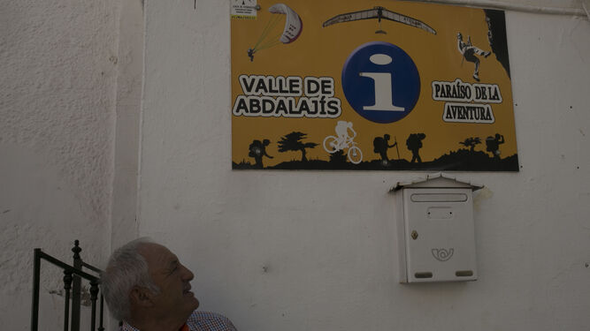 Uno de los carteles de parapente en Valle de Abdalajís.