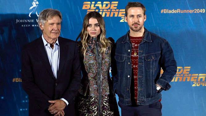 Harrison Ford, Ana de Armas y Ryan Gosling, ayer, en Madrid.