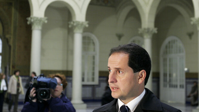 Carlos Fernández, en una imagen del 25 de noviembre de 2005, cuando fue juzgado por la Sección Tercera de Málaga por malversación y fraude.