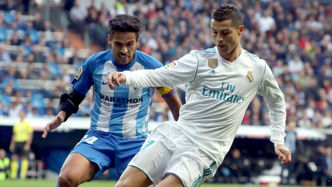 Recio presiona a Cristiano Ronaldo el pasado sábado