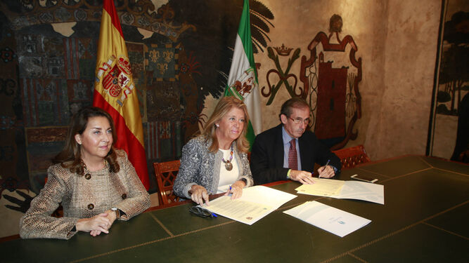 Firma del convenio entre el Ayuntamiento y el Colegio de abogados.