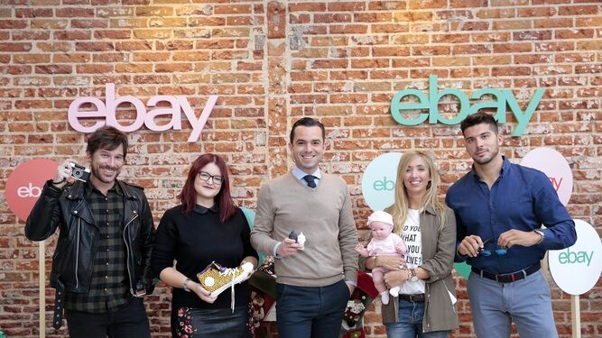 El equipo de asesores en las compras navideñas de eBay.