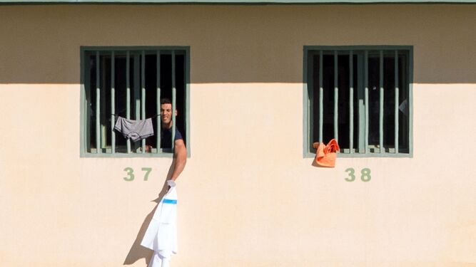 Inmigrantes, en una de las celdas de la cárcel de Archidona.