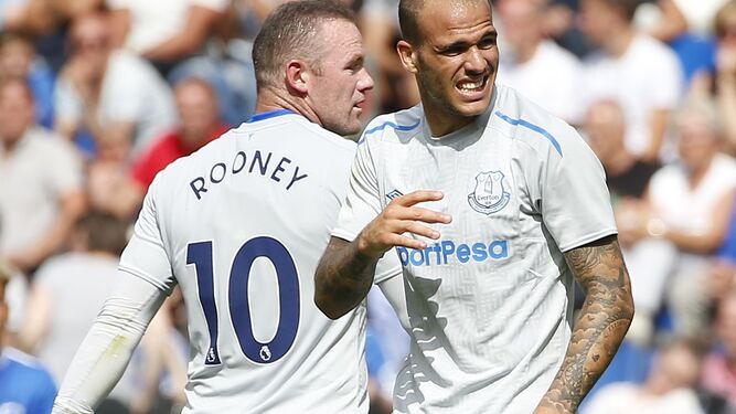 Sandro y Rooney, con el Everton.