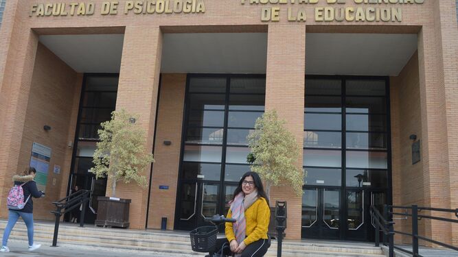 Iman Elfahssi, en la Facultad de Educación de la Universidad de Málaga, donde estudia Educación Social.