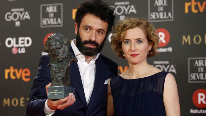 Rodrigo Sorogoyen posa con el Goya al mejor cortometraje de ficción, el pasado sábado.