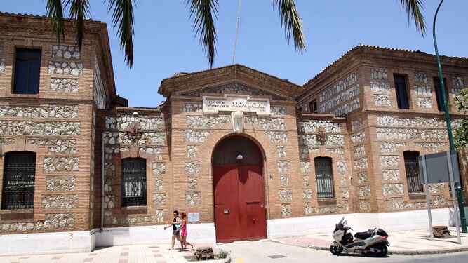 Puerta principal de la antigua cárcel de Cruz de Humilladero.