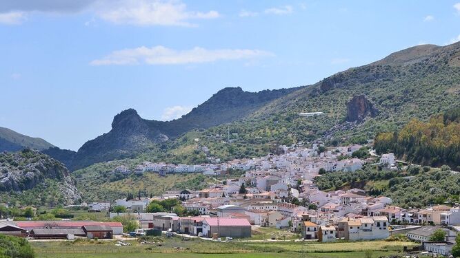 Municipio de Benaoján, desde la bajada del Puerto de Ronda.