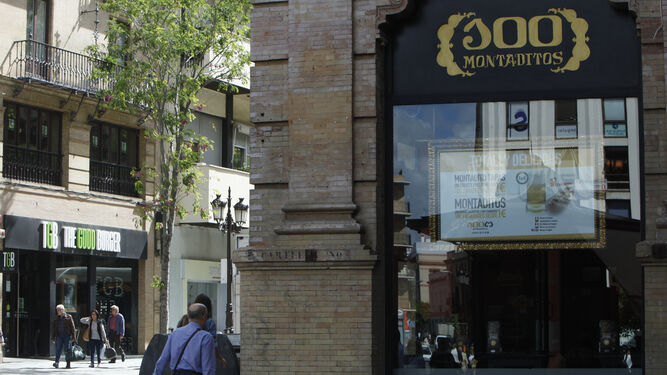 Un local de 100 Montaditos y otro de The Good Burger, en el centro de Sevilla.