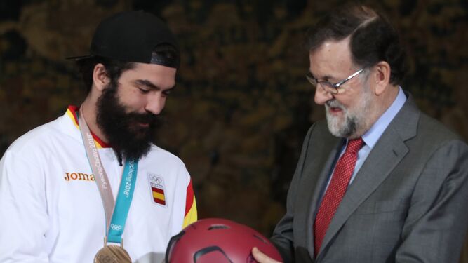 Regino Hernández presume de bronce olímpico en La Moncloa