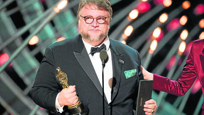 Guillermo del Toro pronuncia un emotivo discurso tras ganar el Oscar a la mejor película.