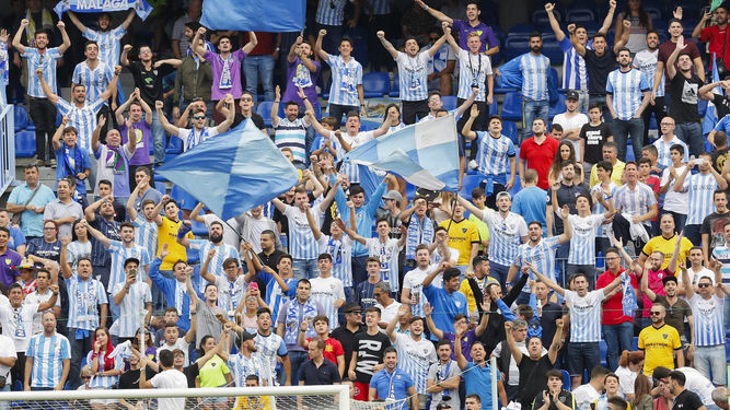 La afición del Málaga anima durante un partido.