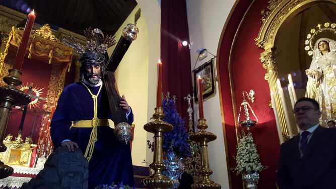 El Nazareno de los Pasos, ayer tras su reposición al culto en el interior de San Lázaro.