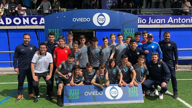 Los jugadores del Infantil A que vencieron en la Oviedo Cup.