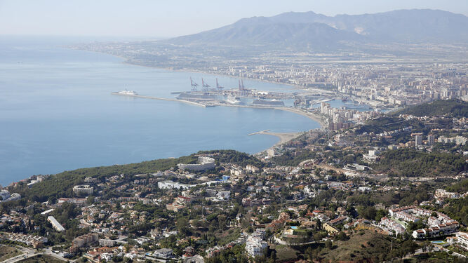 Vista aérea de la bahía de Málaga.