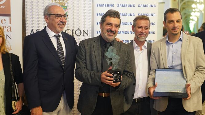 Gallego y Rey junto a Miki y Duarte, con sus respectivos premios.