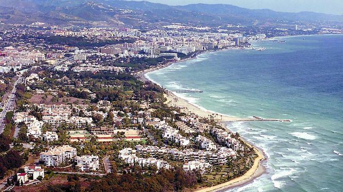 Vista aérea de la franja costera de Marbella hace unos años.