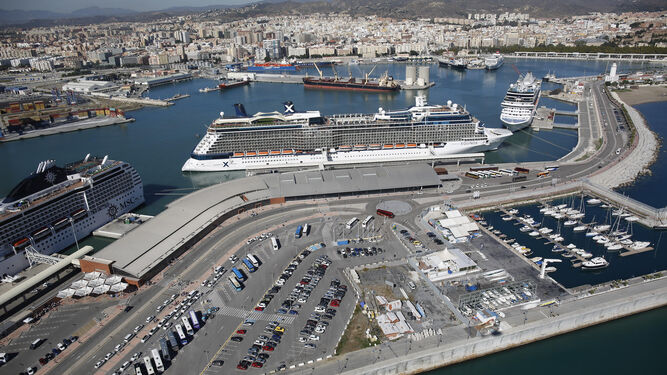 Vista aérea del puerto de Málaga y de la zona en la que está proyectado el hotel.