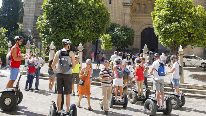 Varios turistas en Málaga capital