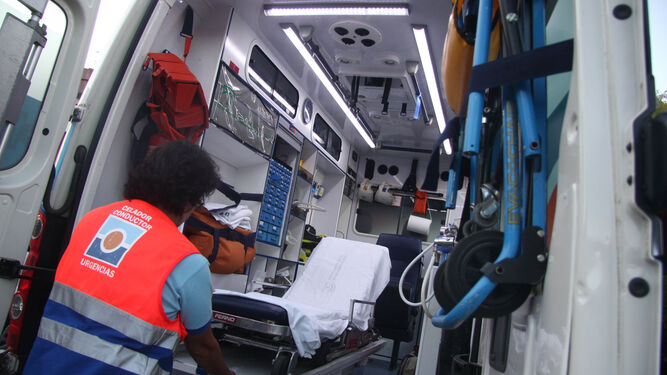 Un técnico de ambulancias en una imagen de archivo.