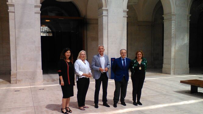 Vázquez, Zafra, De Braganza y otras autoridades, esta mañana, en el Museo de Málaga.