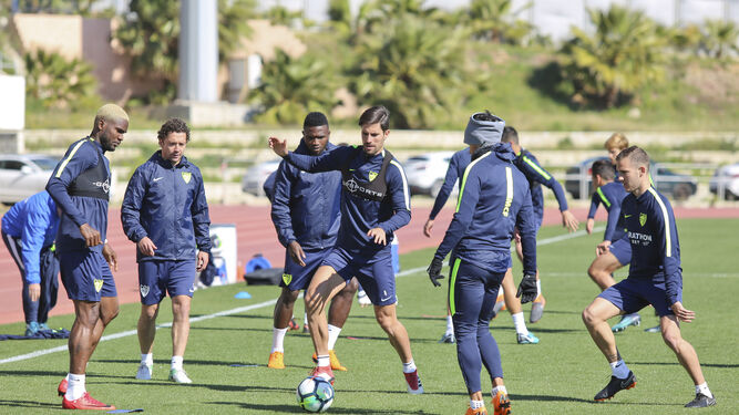 Los jugadores del Málaga, en un entrenamiento.