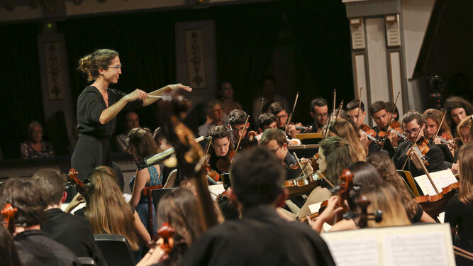 Concierto de la orquesta y coro de los Conservatorios Manuel Carra y Gonzalo Martín Tenllado, el lunes, en el Cervantes.