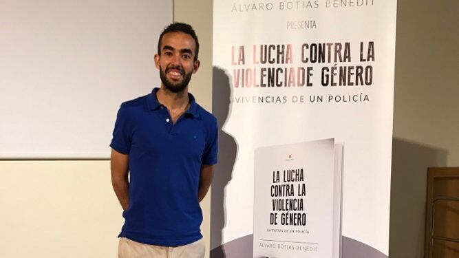 Álvaro Botias, ayer, en la presentación de su libro en Vélez-Málaga.