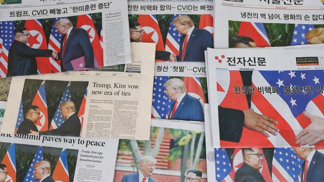 Las portadas de los periódicos en Corea del Sur abrieron ayer con la histórica cumbre mantenida entre Donald Trump y Kim Jon-un en Singapur.