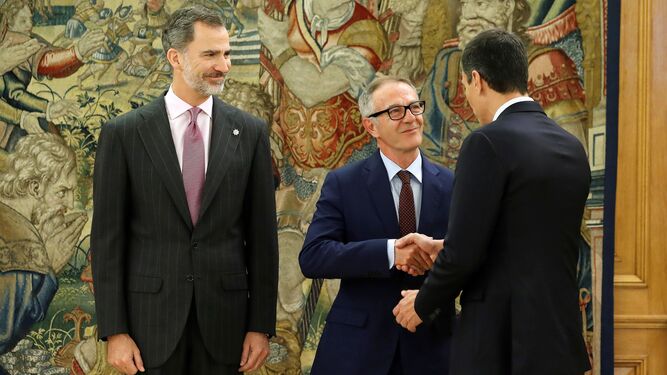 El almeriense mientras prometía el cargo ante el rey, Felipe VI y el presidente del Gobierno, Pedro Sánchez.