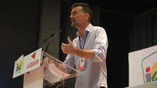 Antonio Maíllo, coordinador general de IU Andalucía, en la asamblea celebrada ayer en el complejo Blanco White.
