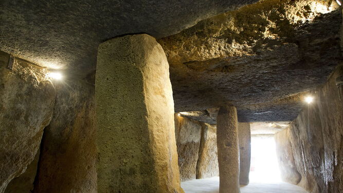 Datan pinturas rupestres de los dólmenes de Antequera en el IV milenio antes de Cristo