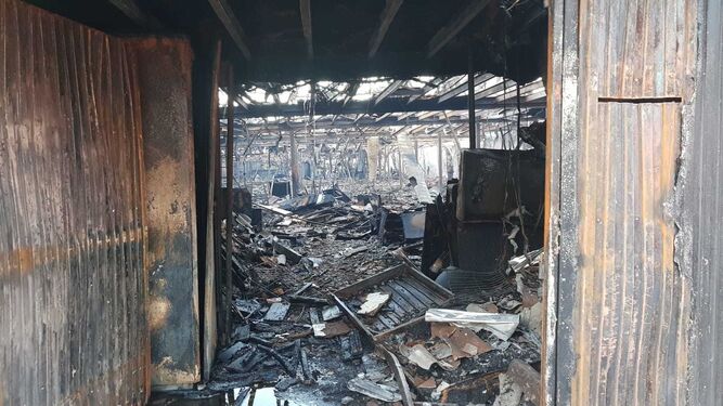 Incendio en una tienda de muebles en el pol&iacute;gono El Viso de M&aacute;laga