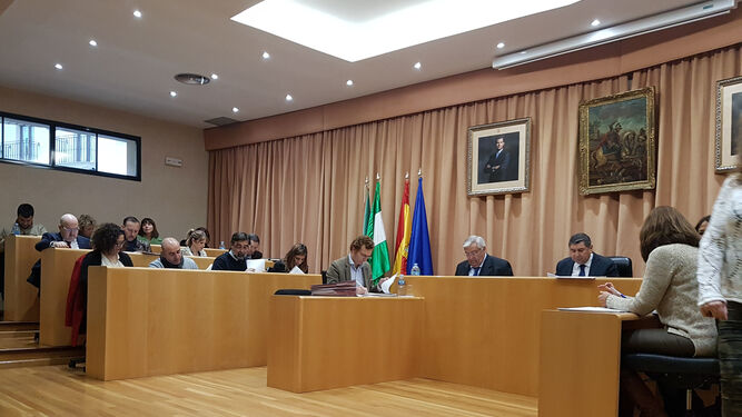 Una foto de archivo de una sesión plenaria en Vélez-Málaga