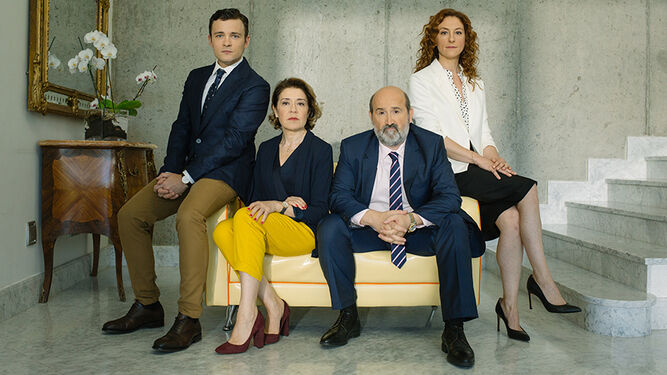 Javier Cámara y María Pujalte en el posado de los protagonistas de 'Vota Juan'