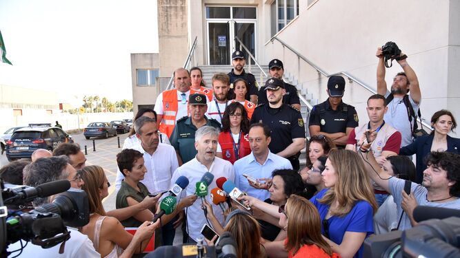El ministro Marlaska visitó ayer el dispositivo habilitado en Algeciras.
