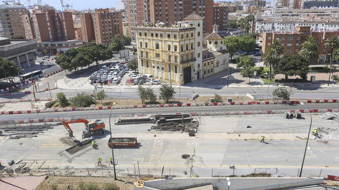 Primeras tareas tras la reactivación de las obras en la Avenida de Andalucía.