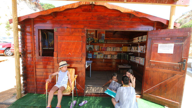 Biblioteca en la playa del Parador de Mazagón.