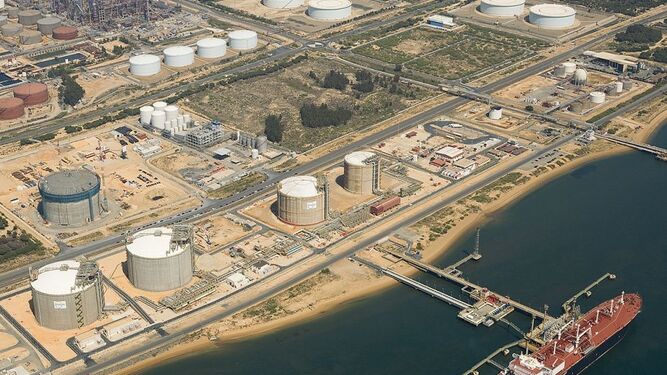 Imagen aérea de la planta de regasificación de Enagás.