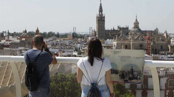 Andalucía gana turistas pese a la desaceleración en el resto del país